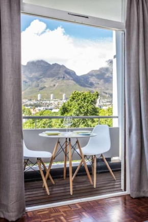 Lovely studio with magnificent views & pool!
